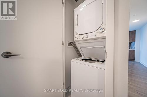 1809 - 39 Roehampton Avenue, Toronto, ON - Indoor Photo Showing Laundry Room