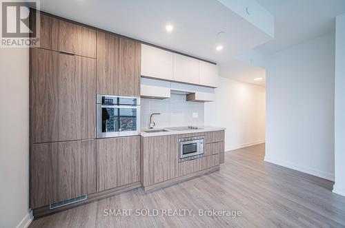 1809 - 39 Roehampton Avenue, Toronto, ON - Indoor Photo Showing Kitchen