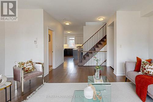 1365 Gull Crossing, Pickering, ON - Indoor Photo Showing Living Room