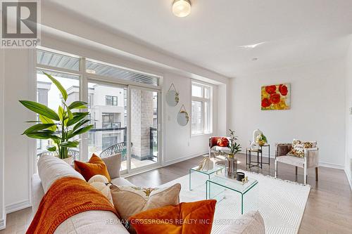 1365 Gull Crossing, Pickering, ON - Indoor Photo Showing Living Room