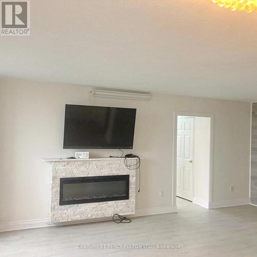 1010 - 20 Edgecliffe Golfway, Toronto, ON - Indoor Photo Showing Living Room With Fireplace