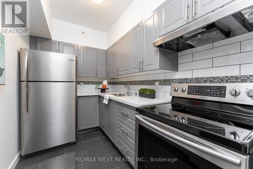 414 - 5800 Sheppard Avenue E, Toronto, ON - Indoor Photo Showing Kitchen