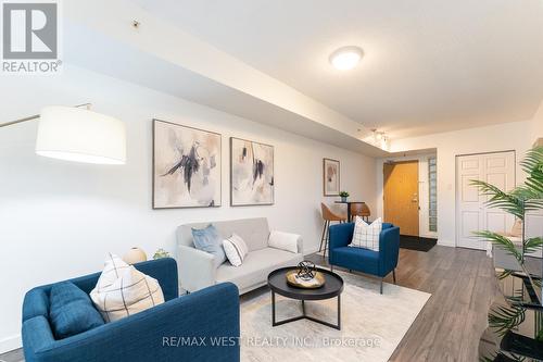 414 - 5800 Sheppard Avenue E, Toronto, ON - Indoor Photo Showing Living Room