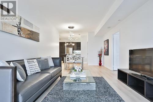 302 - 55 Oneida Crescent, Richmond Hill, ON - Indoor Photo Showing Living Room