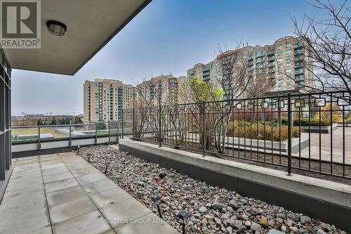 302 - 55 Oneida Crescent, Richmond Hill, ON - Outdoor