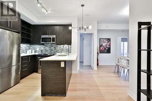 302 - 55 Oneida Crescent, Richmond Hill, ON - Indoor Photo Showing Kitchen With Upgraded Kitchen