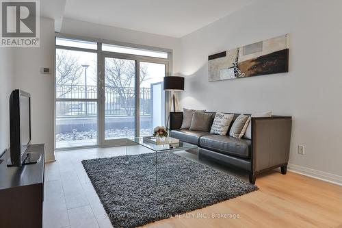 302 - 55 Oneida Crescent, Richmond Hill, ON - Indoor Photo Showing Living Room