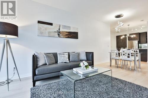 302 - 55 Oneida Crescent, Richmond Hill, ON - Indoor Photo Showing Living Room