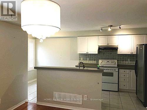 33 Moresby Street, Richmond Hill, ON - Indoor Photo Showing Kitchen