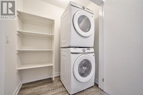 1360 Kobzar Drive, Oakville, ON - Indoor Photo Showing Laundry Room