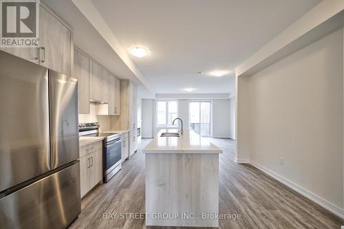 1360 Kobzar Drive, Oakville, ON - Indoor Photo Showing Kitchen With Stainless Steel Kitchen With Upgraded Kitchen