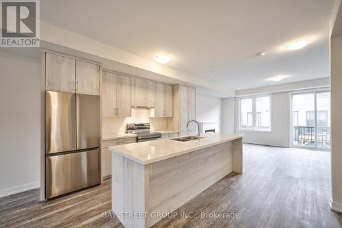 1360 Kobzar Drive, Oakville, ON - Indoor Photo Showing Kitchen With Stainless Steel Kitchen With Double Sink With Upgraded Kitchen