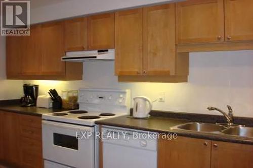 1020 Yates Drive, Milton, ON - Indoor Photo Showing Kitchen With Double Sink