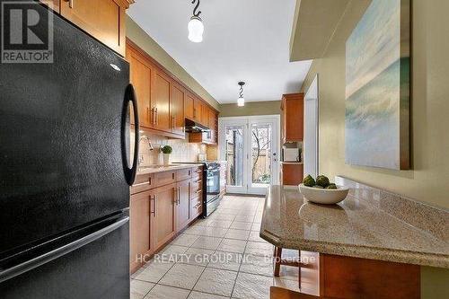 2346 Springfield Crescent, Oakville, ON - Indoor Photo Showing Kitchen