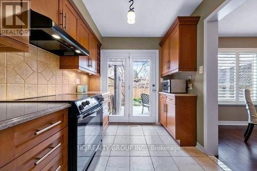 2346 Springfield Crescent, Oakville, ON - Indoor Photo Showing Kitchen