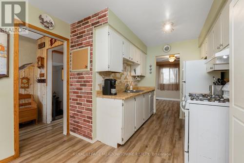 40 - 59 Maple Avenue, Halton Hills, ON - Indoor Photo Showing Kitchen