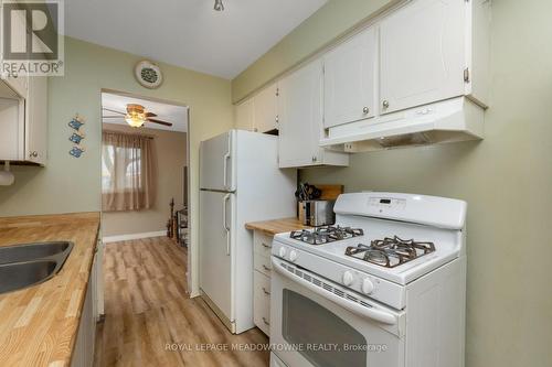 40 - 59 Maple Avenue, Halton Hills, ON - Indoor Photo Showing Kitchen With Double Sink