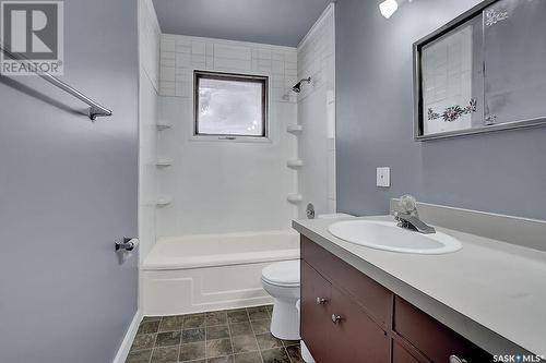 1006 Garry Street, Regina, SK - Indoor Photo Showing Bathroom