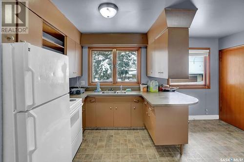 1006 Garry Street, Regina, SK - Indoor Photo Showing Kitchen With Double Sink