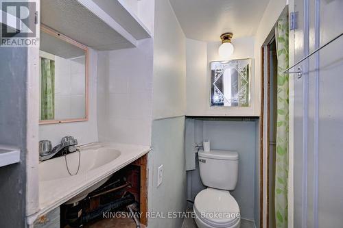 362 Duke Street W, Kitchener, ON - Indoor Photo Showing Bathroom