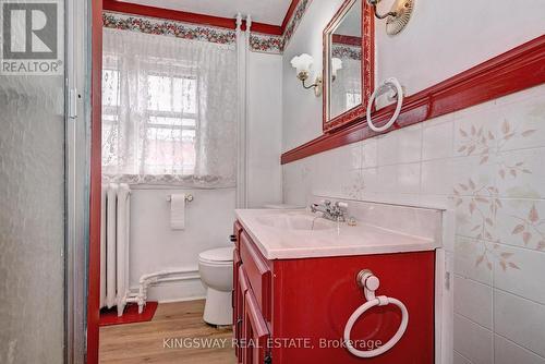 362 Duke Street W, Kitchener, ON - Indoor Photo Showing Bathroom