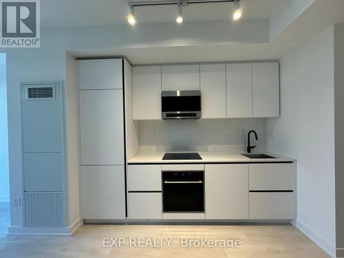 1503 - 127 Broadway Avenue, Toronto, ON - Indoor Photo Showing Kitchen