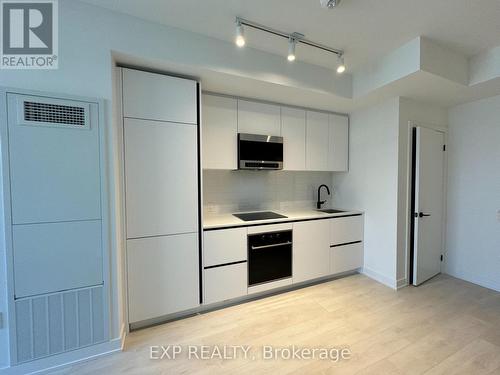 1503 - 127 Broadway Avenue, Toronto, ON - Indoor Photo Showing Kitchen