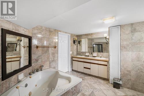 18947 Mccowan Road, East Gwillimbury, ON - Indoor Photo Showing Bathroom