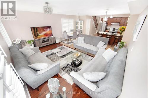 18 Meadowhawk Trail, Bradford West Gwillimbury, ON - Indoor Photo Showing Living Room