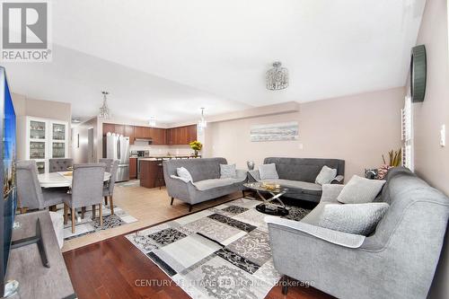 18 Meadowhawk Trail, Bradford West Gwillimbury, ON - Indoor Photo Showing Living Room