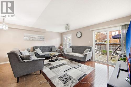 18 Meadowhawk Trail, Bradford West Gwillimbury, ON - Indoor Photo Showing Living Room