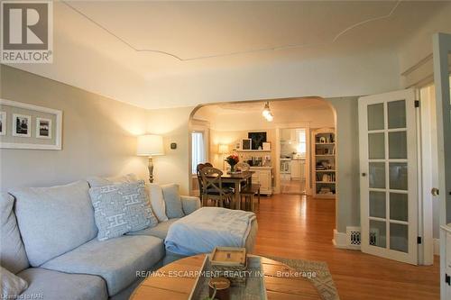 179 Paling Avenue, Hamilton, ON - Indoor Photo Showing Living Room