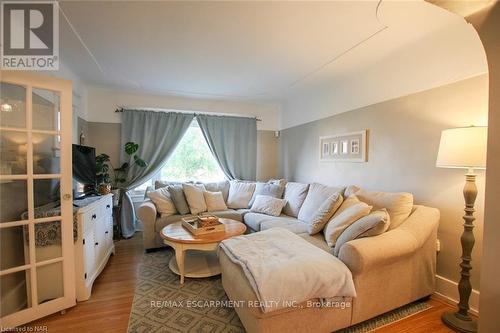 179 Paling Avenue, Hamilton, ON - Indoor Photo Showing Living Room