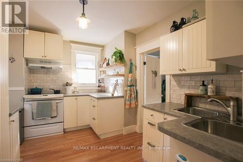 179 Paling Avenue, Hamilton, ON - Indoor Photo Showing Kitchen