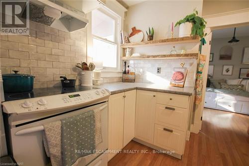 179 Paling Avenue, Hamilton, ON - Indoor Photo Showing Kitchen