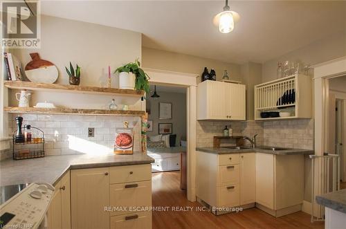 179 Paling Avenue, Hamilton, ON - Indoor Photo Showing Kitchen