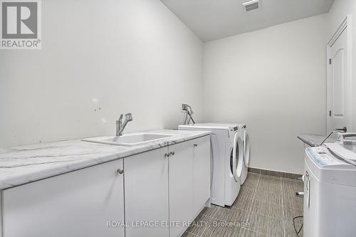 106 Silk Twist Drive, East Gwillimbury, ON - Indoor Photo Showing Laundry Room