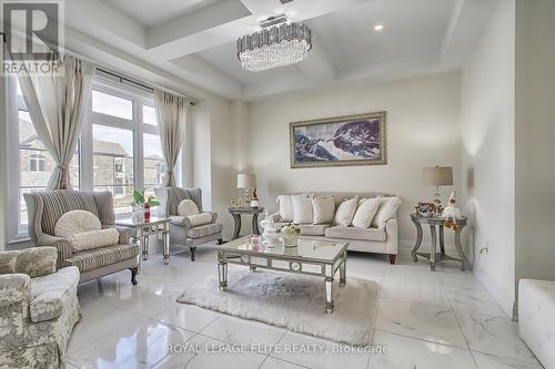 106 Silk Twist Drive, East Gwillimbury, ON - Indoor Photo Showing Living Room