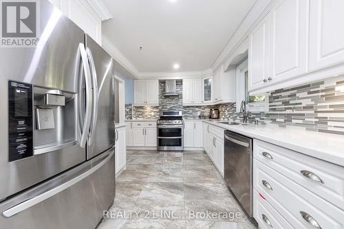 971 Thimbleberry Circle, Oshawa, ON - Indoor Photo Showing Kitchen With Upgraded Kitchen