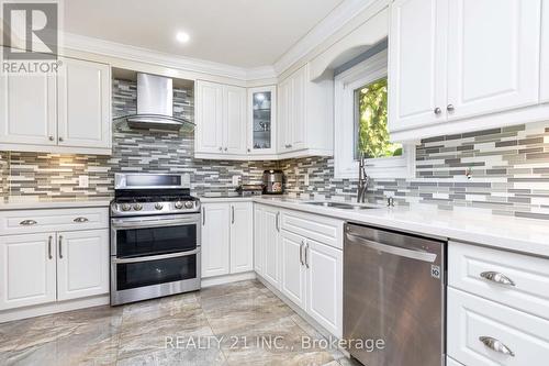 971 Thimbleberry Circle, Oshawa, ON - Indoor Photo Showing Kitchen With Double Sink With Upgraded Kitchen