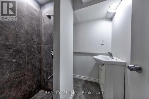 971 Thimbleberry Circle, Oshawa, ON - Indoor Photo Showing Bathroom