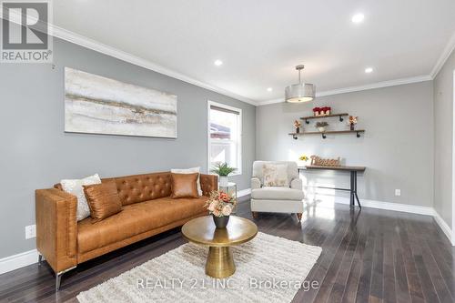 971 Thimbleberry Circle, Oshawa, ON - Indoor Photo Showing Living Room