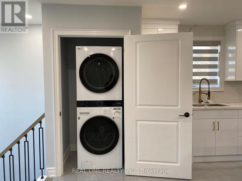 1186 Shadeland Drive, Mississauga, ON - Indoor Photo Showing Laundry Room