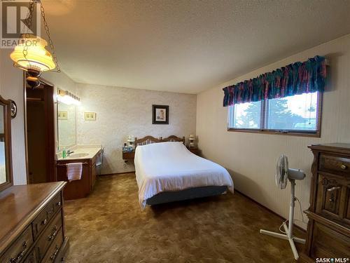 726 Main Street, Eston, SK - Indoor Photo Showing Bedroom