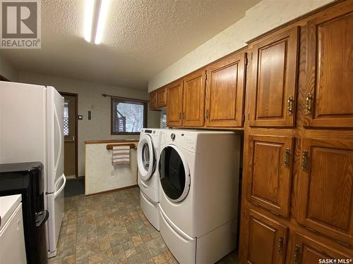 726 Main Street, Eston, SK - Indoor Photo Showing Laundry Room