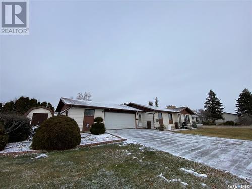 726 Main Street, Eston, SK - Outdoor