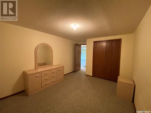 726 Main Street, Eston, SK - Indoor Photo Showing Other Room