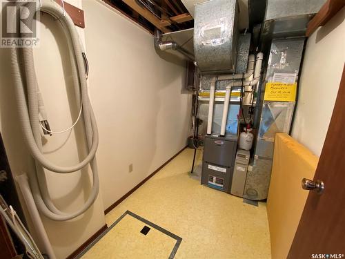 726 Main Street, Eston, SK - Indoor Photo Showing Basement