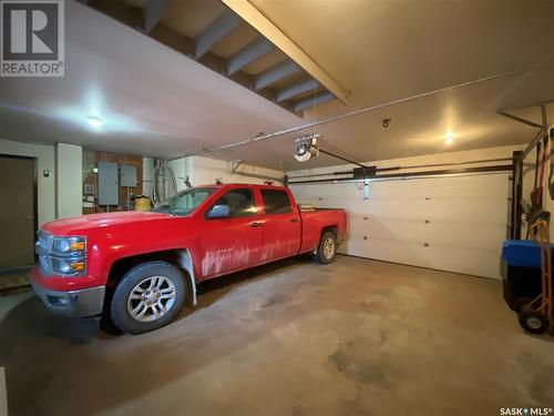 726 Main Street, Eston, SK - Indoor Photo Showing Garage