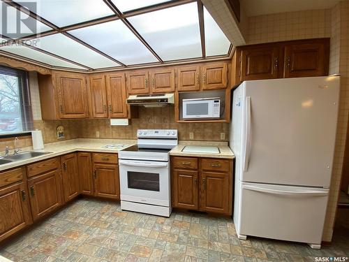 726 Main Street, Eston, SK - Indoor Photo Showing Kitchen